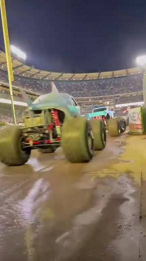 Let’s GOOO 🔥 #monsterjam #monstertruck #motorsport #anaheim #fyp