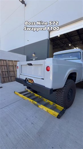 That idle alone is shaking the whole chassis lol. Jon Kaase Boss Nine 572 is getting all warmed up and ready to rip. 800 naturally aspirated horsepower sitting in this upgraded stock 1959 Ford frame, and man does it sound mean. Roman’s got everything dialed in with the suspension and exhaust work. The power this 60 year old foundation is about to handle is wild. #fatfendergarage #1959ford #boss572 #jonkaase | Fat Fender Garage