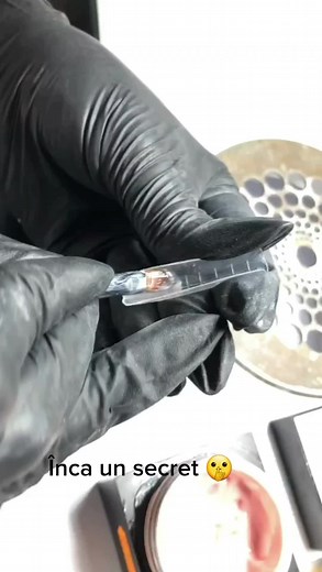 Pregătesc Smart Forms pentru toate cele 10 unghii, apoi încep să montez. Vreți să vedeți cum? #5pasidebine #misiuneatiktok #LiveForTheChallenge #fyp #foryou #fy #tehnicicorecte #haisaneperfectionam #cursurimanichiura #cursuriacreditate #cursuribucuresti #secrete #invatapetiktok #trainerbucuresti #adacomanescu @dianada.iconicbeauty Produsele folosite exclusiv @Noliashop