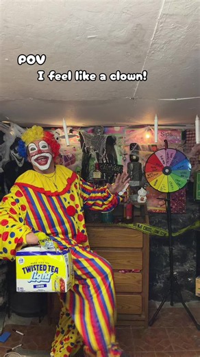 🧃JonnySips_2.0🧃 (@jonnysipsofficial)’s video of clown