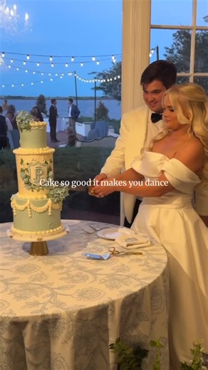 Sweet moments, even sweeter cake 🤍 Watching our couples take that first bite never gets old, it’s the taste of love, joy, and everything they’ve dreamed of baked into one perfect slice. | SweetCakes Bakery