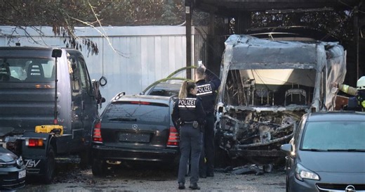 Heidelberg: Mehrere Fahrzeuge durch Feuer beschädigt