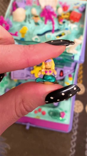 1995 Vintage Polly Pocket Mermaid Adventure Book