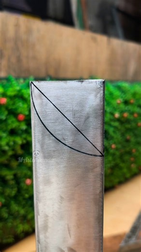 Only a few people know the trick to finding a 45-degree angle without a set square.