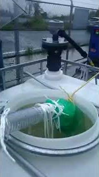 可搬式浄水装置の試運転の様子