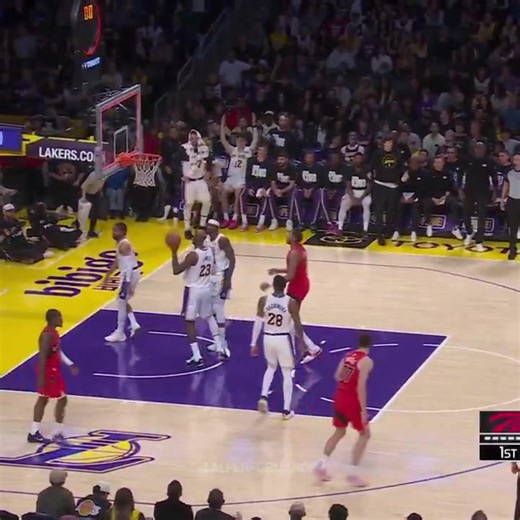 Deandre Ayton highlights in Lakers win vs Raptors 25 POINTS 13 REBOUNDS 10/10 FG #LakersForLife #LakersNationPH #LoyaltySpanning7292miles #Lakers Follow us on Twitter and IG: @LakersNation_PH | Lakers Nation Philippines