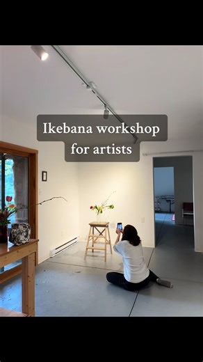 how to learn ikebana: whether you take a traditional ikebana lesson or a modern flower arranging workshop, knowing the difference helps you create something classic and beautiful, or break the rules with intention. #ikebana #ikebanaflowers #floristsoftiktok #flowerarrangement