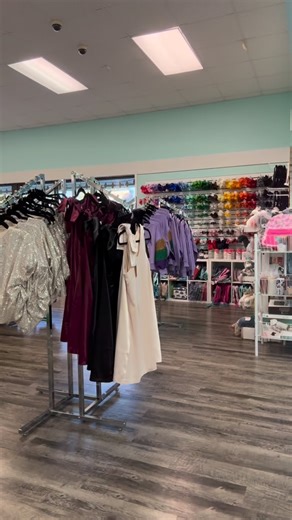 Elf On The Shelf vs Shelby in a Birkin Bag! How fun are these Birkin print tote bags!! Add a bag charm for a super cute gift! | Craft Closet Dothan