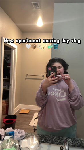 moving day was super tiring🫧🧹didn’t get a chance to film the new apartment but more videos to come!! s/o to Chris and Danielle for helping us move📦 #moving #newapartment #vlog #7brew