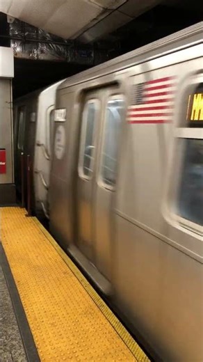 R160 M train arriving at Lexington Av-63 Street