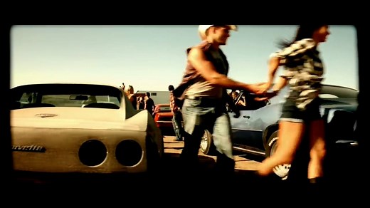 Miley Cyrus - Party In The U.S.A. (Official Video) 720p.mp4