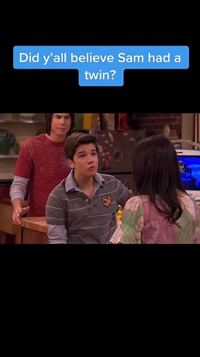 I died when Freddie said Sam and Melanie turned around 💀 #twin? #icarly #fypage #nickelodeon #melanie #freddiebenson #icarlyscene #prank?