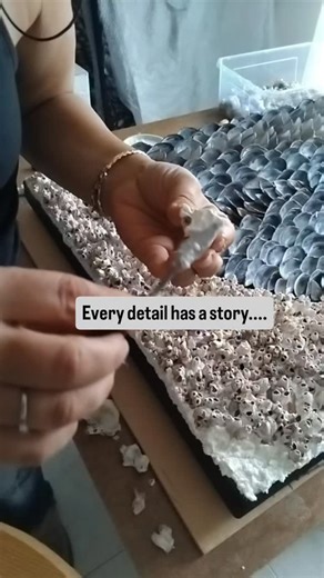 🐚 Each shell I touch carries its own journey — shaped by the sea, formed over time, and now finding its place in my hands. ✨️ I don’t simply create art. I give a new life. Every curve, color, and texture tells a story of patience, transformation, and resilience. When you bring one of these pieces into your home, it’s not just decoration — it’s a feeling, a calm, a moment of connection. 💛 ✨ More coming soon… Shell art for spaces that breathe, and hearts that notice. Much Love, Dana 🐚🫶🐚 | Dan