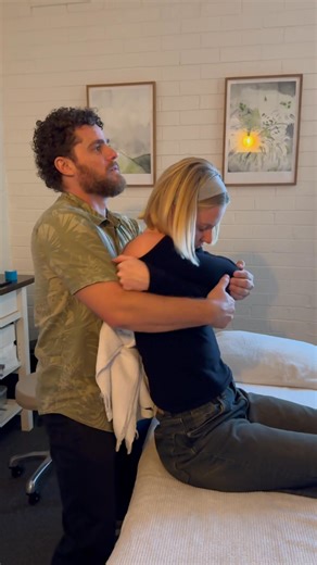 Ever wondered why your back “cracks” during an Osteopathy session? That satisfying pop isn’t just for show, it’s your joints moving back into proper alignment. Gentle spinal adjustments can help: 🕊 Restore mobility to stiff joints 🕊 Reduce muscle tension and nerve pressure 🕊 Improve posture and overall movement 🕊 Relax the nervous system and boost circulation 🕊 Support long term spinal health and help prevent future injuries The sound is just a bonus, the real benefits come from helping you