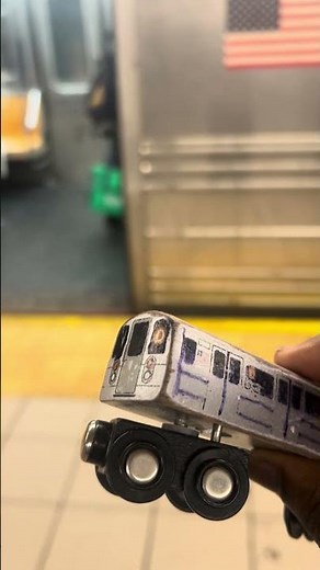 R68 D train door chime #2712