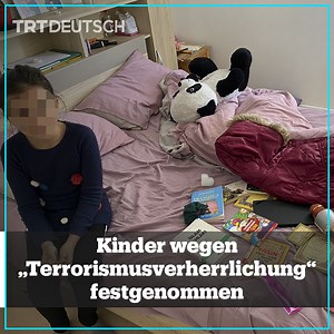 74K views · 919 reactions | In Frankreich wurden vier 10-jährige Kinder polizeilich vernommen und über 11 Stunden festgehalten – mit dem Vorwurf der „Terrorismusverherrlichung“. Auslöser soll eine Diskussion in der Schule zum Mord am Lehrer Samuel Paty gewesen sein. Die Eltern kritisieren das Vorgehen der Polizei. | TRT Deutsch | Facebook