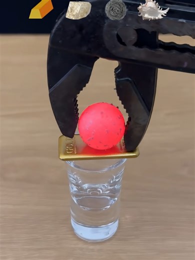 #creatorsearchinsights hot metal ball vs gold 🪙#explorepage #experiment #satisfying #foryou