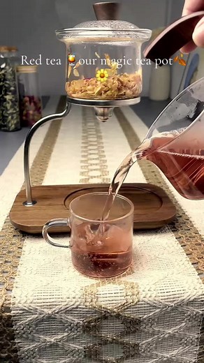 Red tea 🍹our magic tea pot🍂🌼🫖 #TeaLover #teatime #KitchenHacks #SmartAppliances #teapot #teaset #relax #oddlysatisying #viral #untoldmagic #magictea