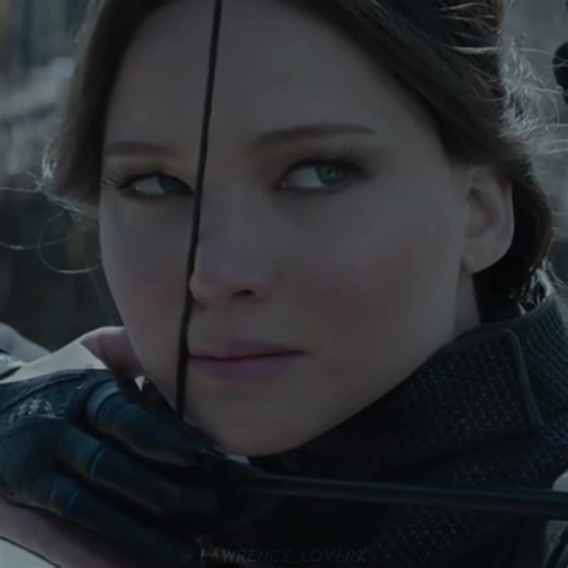 The way he knew she was going to take the night lock and ran over to prevent her from taking her life.. #jenniferlawrence #katnisseverdeen #thehungergames #Mockingjay