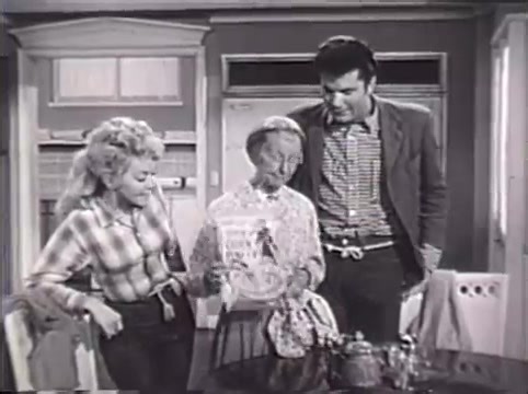 TODAY'S BOOM TRIBUTE TO BETTER BREAKFAST MONTH comes courtesy of Kellogg's Corn Flakes, Elly Mae (played by 9/26 birthday girl Donna Douglas), Granny & Jethro from "The Beverly Hillbillies" which debuted on this day in 1962: | BoomUnderground.com