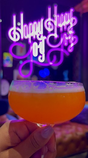 Nights at Nickelodeon Resort Punta Cana are also fun and luxurious, offering a great atmosphere, music, and delicious cocktails. Visit the Snick Lounge and don’t miss out on the experience!🤩 #NickresortpuntacanaLas noches en Nickelodeon Resort Punta Cana también son divertidas y lujosas, con un gran ambiente, música y deliciosos cócteles, ¡visita el Snick Lounge y no te pierdas la experiencia!🤩 | Nickelodeon Hotels & Resorts Punta Cana