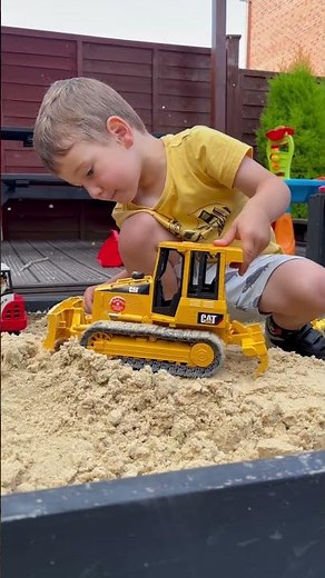 Bruder Cat Buldozer working hard, Olli having fun with his Bruder construction toys 🚧👷‍♂️
