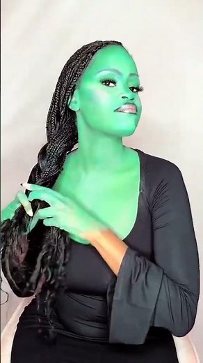 She Transforms Into Elphaba for Halloween 👀 You Won’t Believe the Hair! 💚
