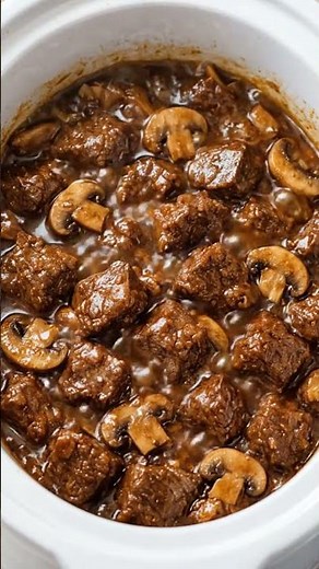 🥩 Slow Cooker Beef Tips & Gravy 🍄