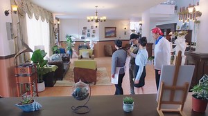 The boss forgot that Cinderella still bullied her, but her new boyfriend is the CEO, so the boss has to give in! 霸总忘记了灰姑娘还欺负她，但她的新男友是总裁，霸总不得不退让！ 剧名（Drama Name）：忘记你，记得爱情 Forget You Remember Love #忘记你记得爱情 #邢菲 #XingFei #cdrama #chinesedrama | 影视剧透社 Drama Crush