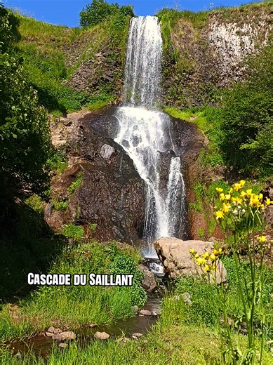 J'ai pris le temps d'admirer toute sa beauté 😍 La cascade du Saillant, hauteur d'environ 20 m en 2 parties, se situe à quelques kilomètres de Marcenat, en direction de Montgreleix. Un endroit calme et apaisant du Cézallier 😌 #cascade #auvergne #cantal