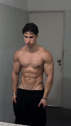 32K views · 682 reactions | #bodybuilding #gymaesthetic #bodytransformation #bodybuilder #gymaddict #gymtransformation #fyp #cuttingseason #gymwork #bodybuildingmotivation | GameBoy | Facebook