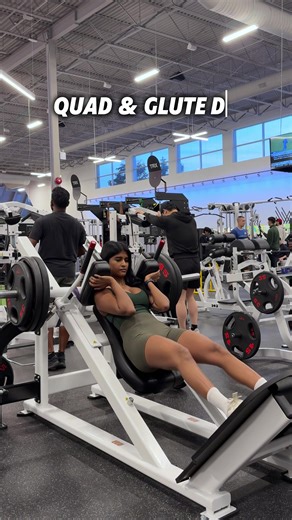 Quad & glute day 🥳 @Vaishalei . . Workouts: 🖤Hack squat 🖤Bulgarian split squat 🖤cable kick backs 🖤leg extension . . . #workoutroutine #fitness #legday #gluteworkouts