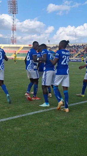 48' The Kelly Madada show at Nyayo Stadium continues He evades his markers , shoots at goal but the goalkeeper punches the ball in Mahiga's path who slots it in the far corner His first goal in AFC Leopards SC colours 𝐀𝐅𝐂 𝐋𝐞𝐨𝐩𝐚𝐫𝐝𝐬 1️⃣ 𝐌𝐚𝐭𝐡𝐚𝐫𝐞 𝐔𝐧𝐢𝐭𝐞𝐝 0️⃣ #𝐋𝐞𝐨𝐩𝐚𝐫𝐝𝐬𝐕𝐬𝐌𝐚𝐭𝐡𝐚𝐫𝐞 #𝐈𝐧𝐠𝐰𝐞𝐍𝐚𝐁𝐞𝐭𝐢𝐤𝐚 #𝐎𝐮𝐫𝐬𝐅𝐨𝐫𝐞𝐯𝐞𝐫 #𝐈𝐍𝐆𝐖𝐄 | AFC Leopards SC