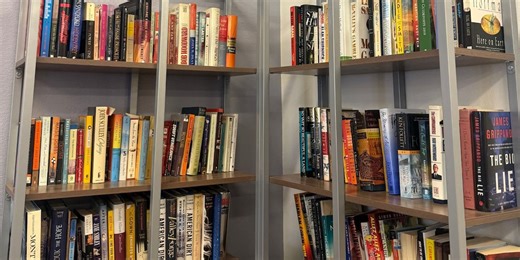 Why a Phoenix nonprofit doctor is handing out books to homeless patients; how you can help