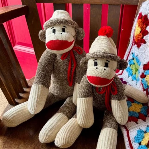 m r s g o o d w i n on Instagram: "Vintage sock monkeys made from Nelson Knitting Company socks can be the most charming of them all. The tip on the heel, whether it is turned up or down, attributes to the monkey’s character and personality. “Rockford Red Heels” by Nelson Knitting Company were manufactured between 1932 and 1992. Fox River Mills is the current manufacturer of Rockford Red Heel socks, though the design of the heel has changed over the years. My sock monkeys are always created with