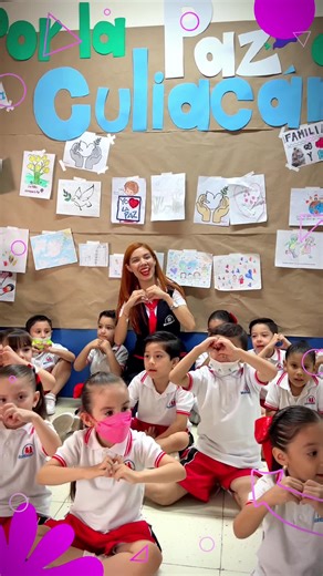 Mural de la Paz: Creaciones de Kindergarten