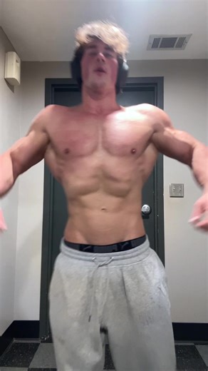 Banksy (@bamks)’s videos with som original - redhood