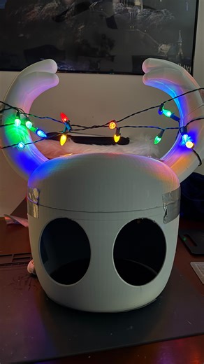 Dustbin - Explosion Magic User on Instagram: "Hollow Knight: XMAS Knight cosplay progress! can’t wait to paint this! The Christmas lights are absolutely adorable. #hollowknightcosplay #cosplayer #oklahomacosplayer #3dprinting #hornetcosplay"