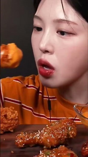 Extremely Crunchy Fried Chicken Eating Sound