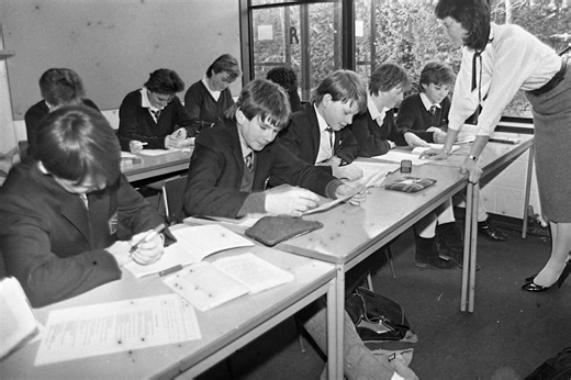 47 amazing old pictures of life in 1970s and 1980s, faces and places you'll recognise