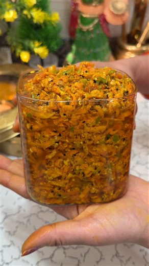 Haldi ka Mix Achar | Raw Turmeric Pickle | कच्ची हल्दी गाजर मूली का मिक्स अचार #geetascooking
