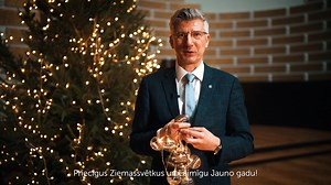3K views · 51 reactions | Ziemassvētki mūsmājās ienes skaistumu un mirdzumu!  LU attīstības prorektors Enno Ence visiem novēl skaistus, gaišus Ziemassvētkus un nākamajā gadā tiešām izcilus, mērķu pilnus plānus un tos arī sasniegt! ☃️ #Ziemassvētki #JaunaisGads #LatvijasUniversitāte | Latvijas Universitāte | Facebook
