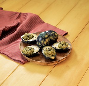 Hop Into Easter: Simple Coloring Hacks to Make Your Eggs Shine! | 5-Minute Crafts Play