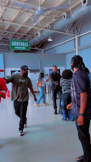 Davido Arrives Benin Airport Today — Performance & Arrival Highlights