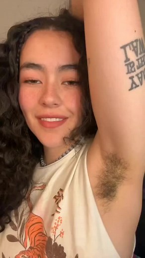 Celebrando la Belleza Natural de las Axilas Femeninas