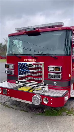 Kenner FD's Pierce Saber Pumpers in Action