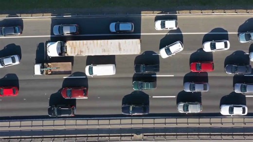 Proposed law would make it illegal for semitrucks in Michigan to pass in the far left lane