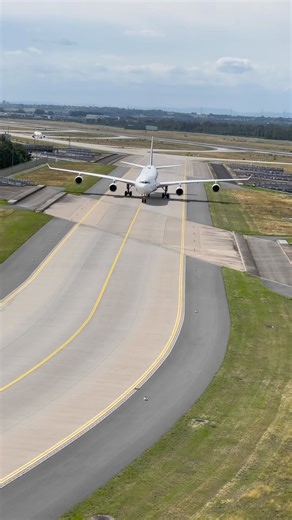 Lufthansa A340-300 Close up 👨🏻‍✈️🔍 📷 @amsterdamaviation https://www.instagram.com/reel/C32u6PIsvTK/ #airbusa340 #A340 #lufthansaairlines #aviatoreye #aviation #aviator #airplane #aeroplane #avgeek #Airlines #airline #cargo #airbus #schiphol | Aviation