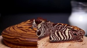 Now that's an attractive cake! (via Home Cooking Adventure) Get full recipe here: http://bit.ly/1wRhu5d | Tastemade