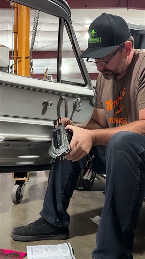 New Radio Upgrade for Jims 65 Corvette